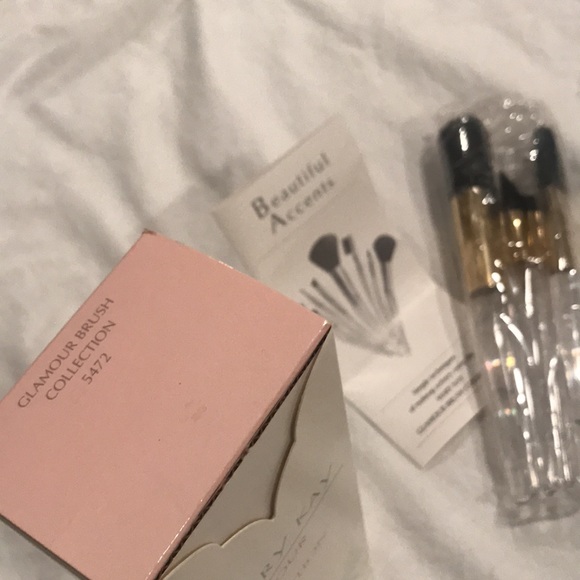 Mary Kay Glamour 8 Piece Brush Collection - Picture 5 of 8